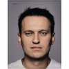 Пририсуй Навальному усы
