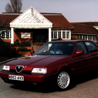 Alfa Romeo 164.
