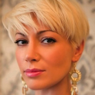 Аврора (телеведущая)