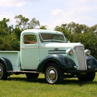 Chevrolet 3100.
