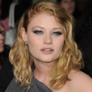 Эмили де Рэвин 