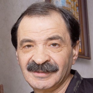 Илья Олейников