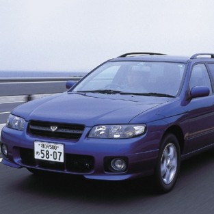 Nissan Avenir.