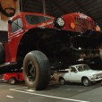 Dodge Power Wagon и его увеличенная копия.