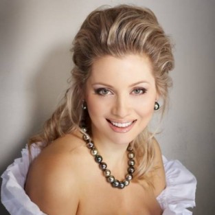 Лена Ленина