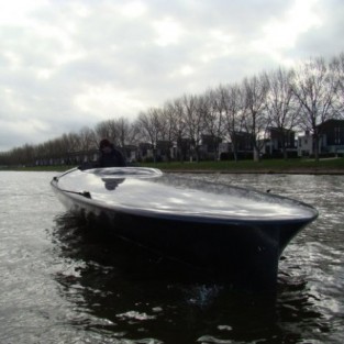 Лодка на солнечной батарее 